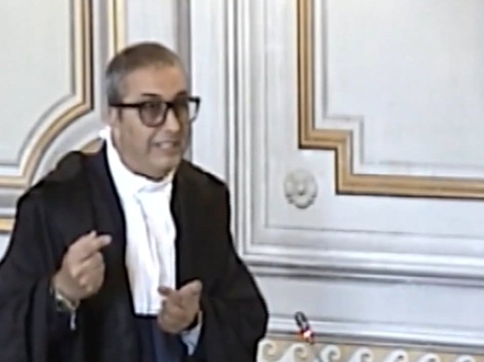 L'Avv. Flavio Sinatra durante la discussione in aula
