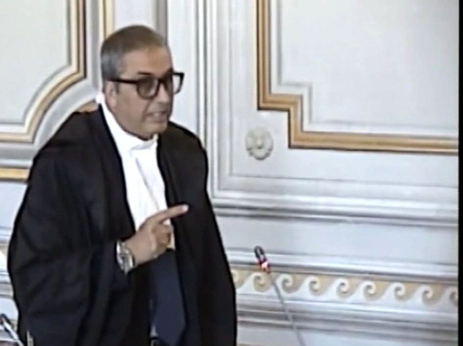 L'Avv. Flavio Sinatra durante la discussione in aula
